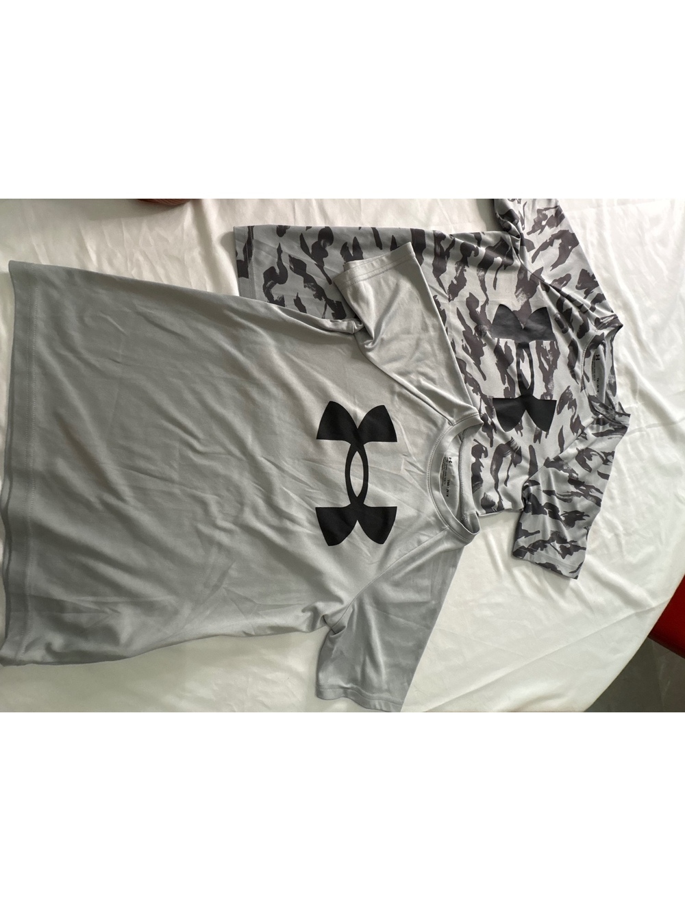Under Armour Boys Loose Fit Short Sleeve T-Shirts, Size Medium, Gray and Camofl